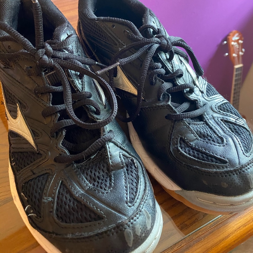 Mizuno Women’s Wave Hurricane 2 Volleyball Shoes